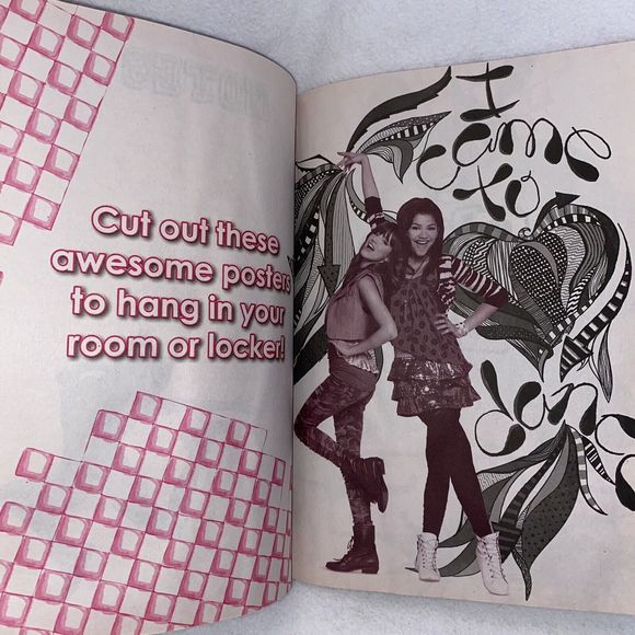 Disney Channel Shake it Up Feel The Beat Activity Book Zendaya Bella Thorne NEW - Picture 4 of 5